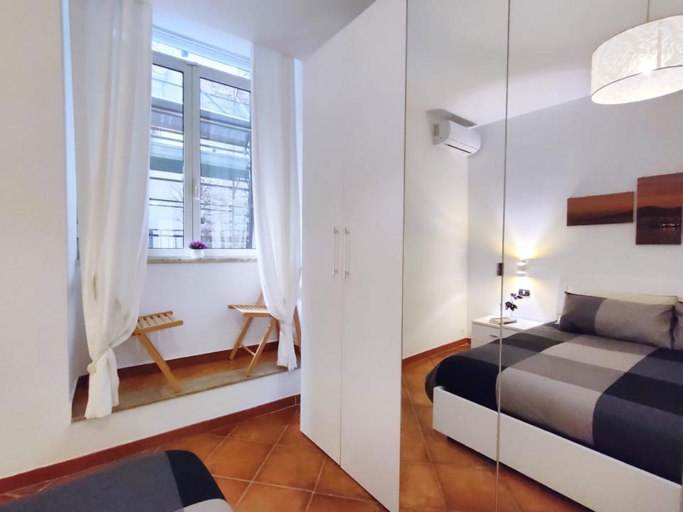Bed, Living room, Photo of the whole room, Seating area, Bedroom, air conditioner