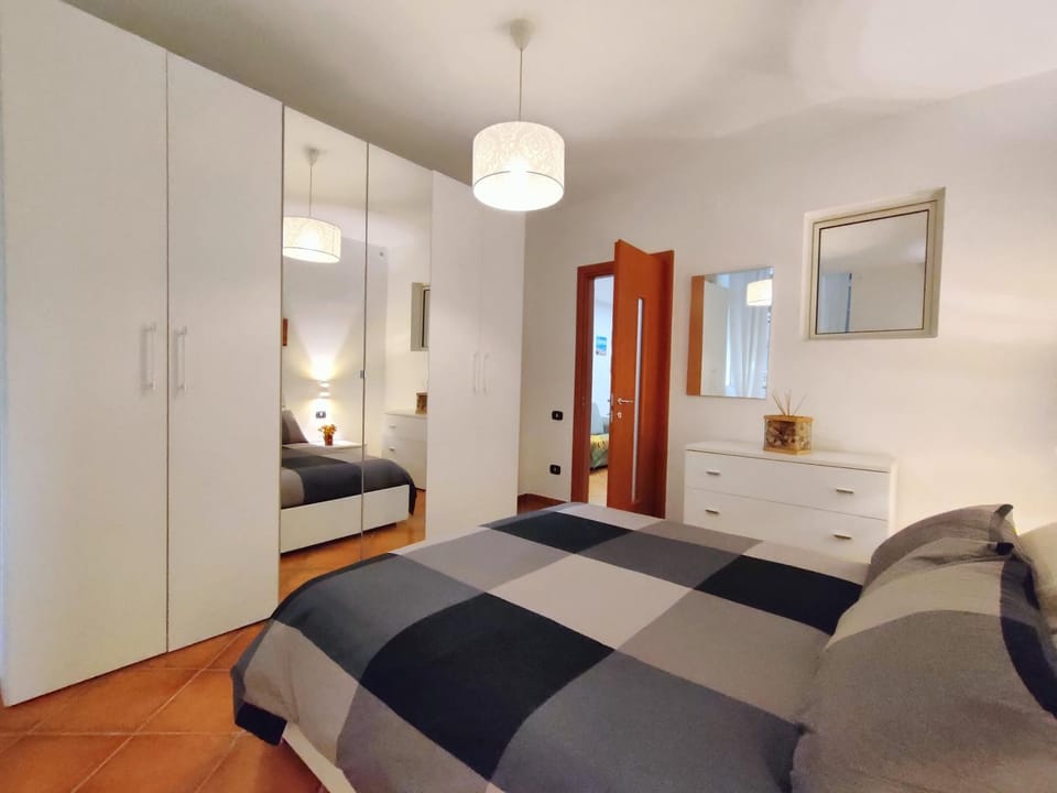 Bed, Living room, Photo of the whole room, Seating area, Bedroom, wardrobe