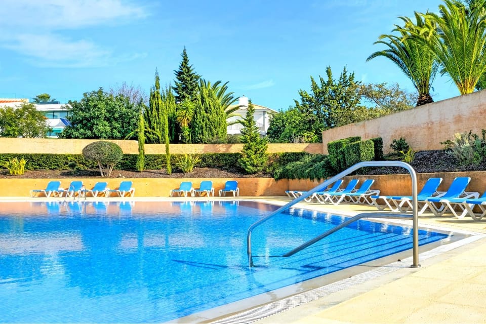 FLH Albufeira Ocean View House with Garden & Pool House in Guia