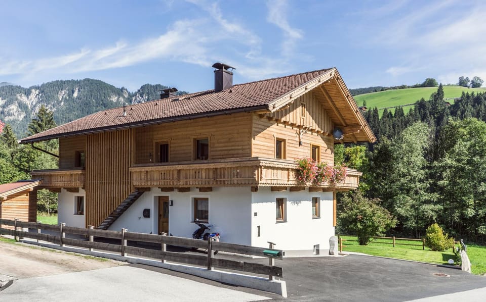 Property building, Spring, Day, Natural landscape, Mountain view
