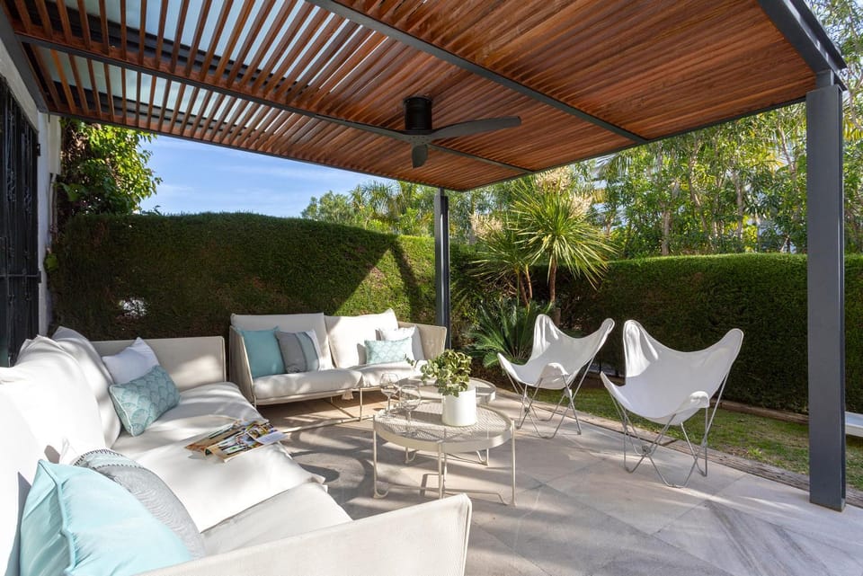 Patio, Spring, Day, Garden, Living room, Seating area, Garden view, sunbed