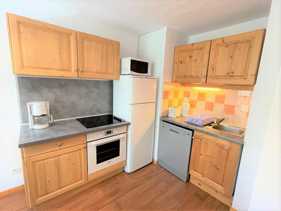 Kitchen or kitchenette, dishwasher, pet friendly, stove, kitchen