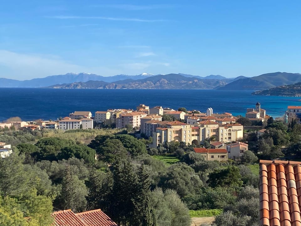 City view, Sea view
