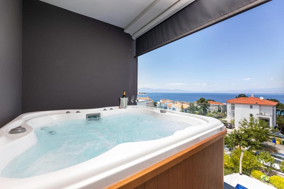 Day, Natural landscape, Hot Tub, Sea view, Bath