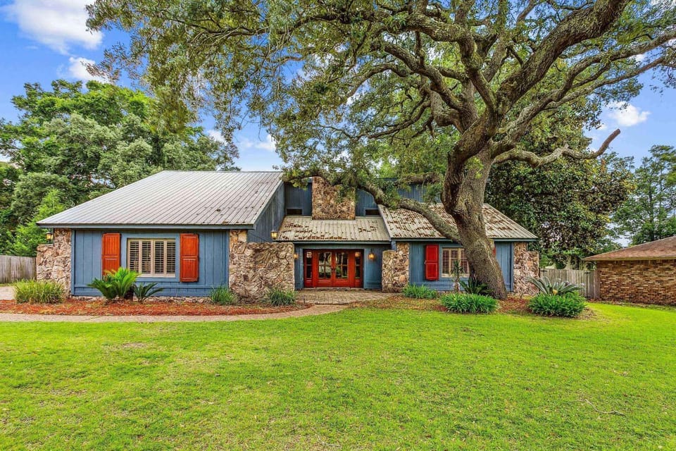 4527 Whisper Way House in Pensacola