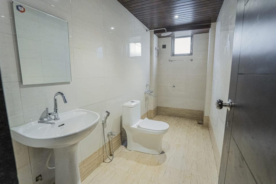Shower, Toilet