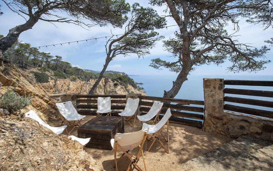 Nearby landmark, Natural landscape, Mountain view, Sea view