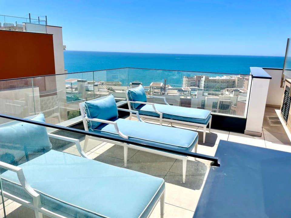 Balcony/Terrace, sunbed