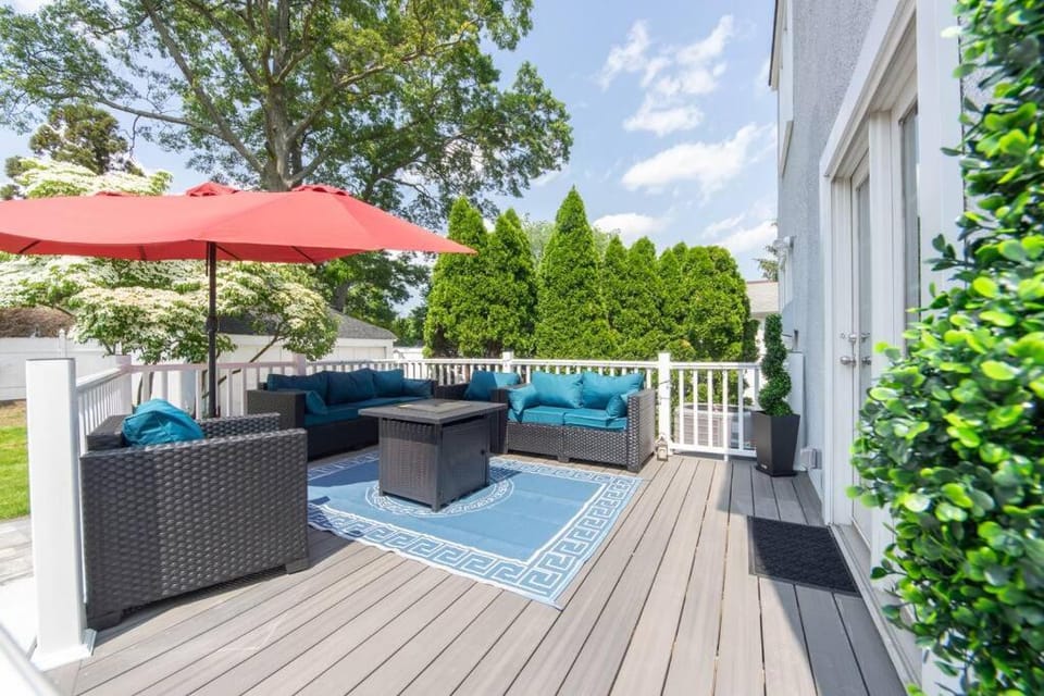 Jana House Getaway /Hot tub/Game Room/King Bed Chalet in Baldwin
