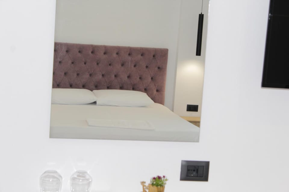 TV and multimedia, Photo of the whole room, Bedroom
