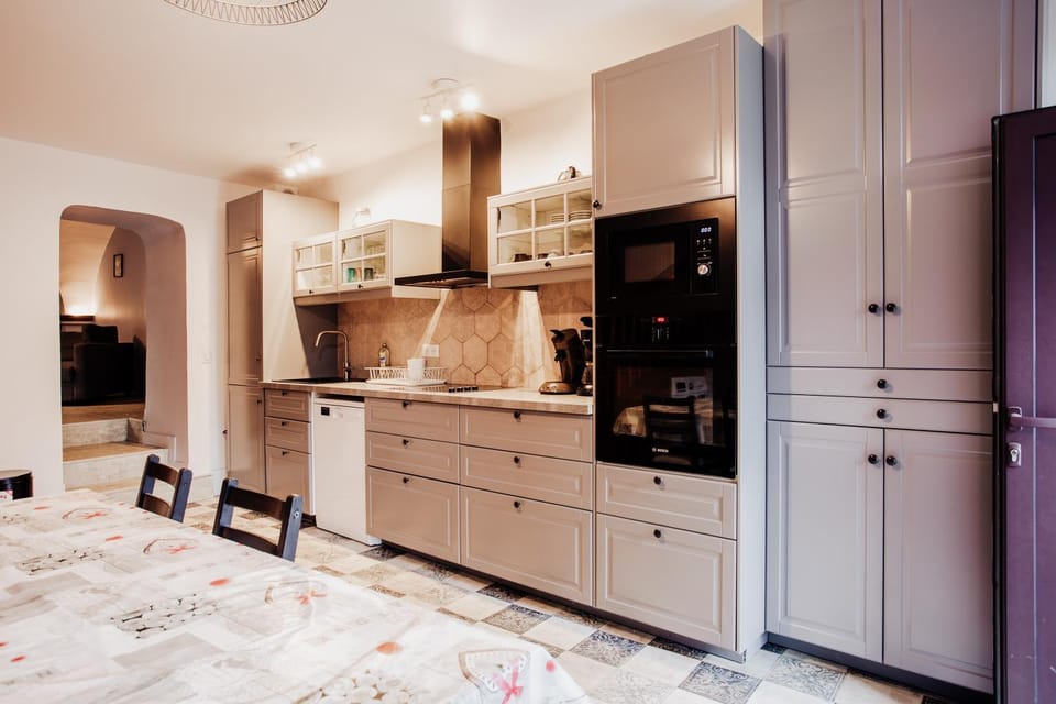 Kitchen or kitchenette, Living room