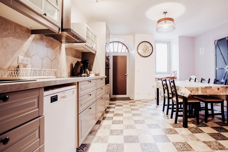Property building, Kitchen or kitchenette, Living room