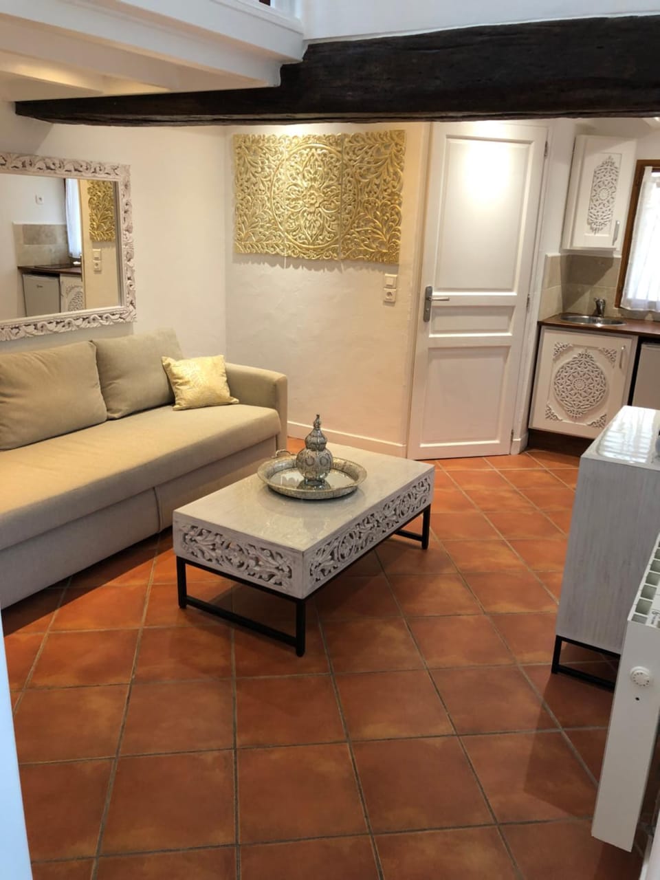 Kitchen or kitchenette, Living room, minibar, stove