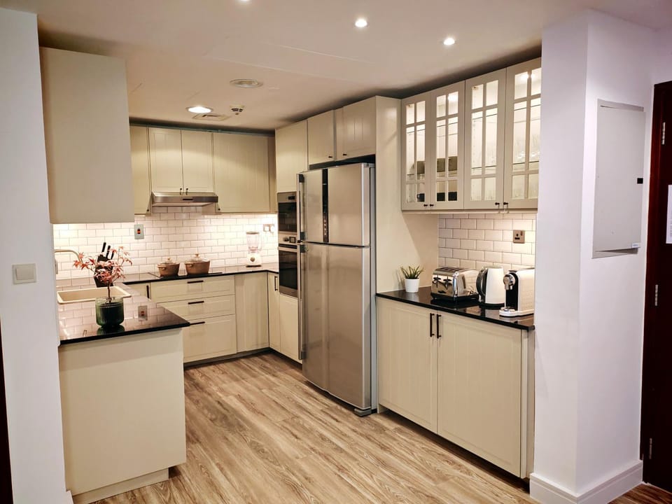 La Buena Vida Holiday Homes - Deluxe, very spacious 5 Bedroom plus maidroom in Best location of JBR, Near to Beach, Marina and Tram station Apartment in Dubai