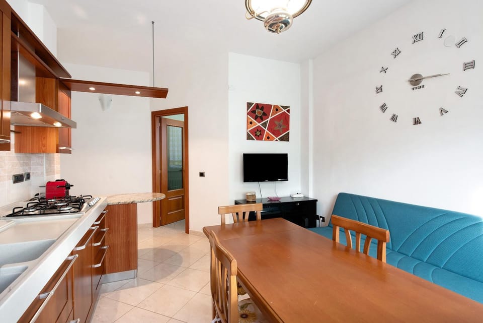 Property building, Kitchen or kitchenette, Living room