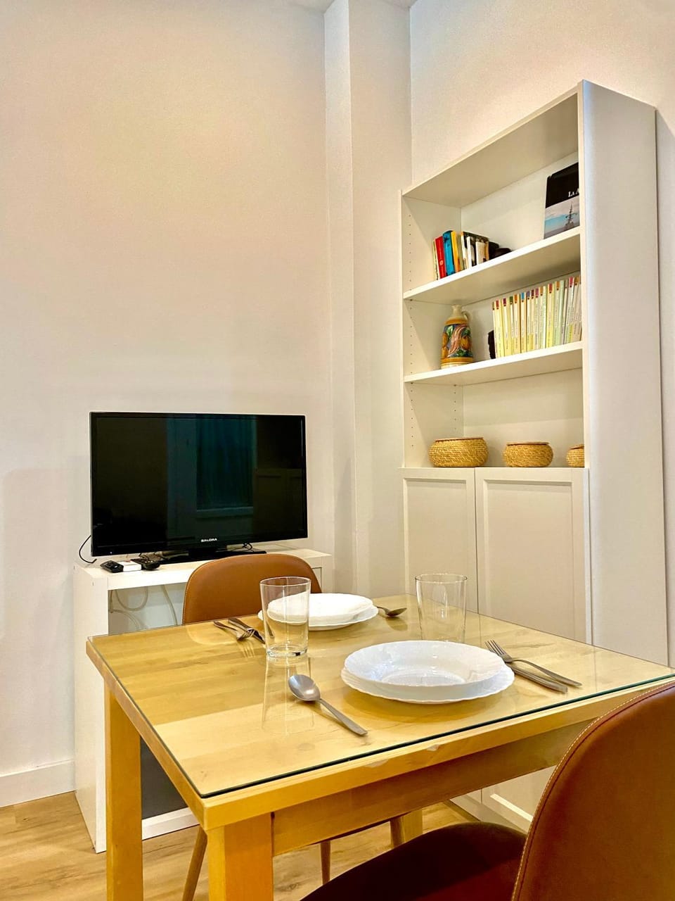 Communal lounge/ TV room, TV and multimedia, Seating area, Dining area, Evening entertainment, wardrobe