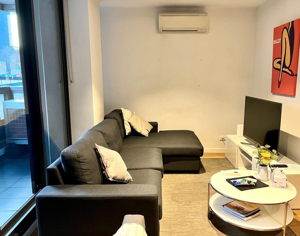 Readyset Apartments at Manhattan Apartment in Melbourne