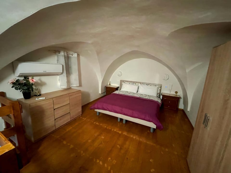 Bed, Photo of the whole room, Bedroom, wardrobe, air conditioner