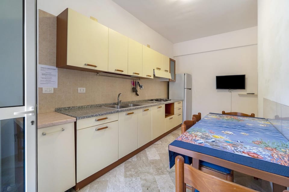 Property building, Kitchen or kitchenette, Living room