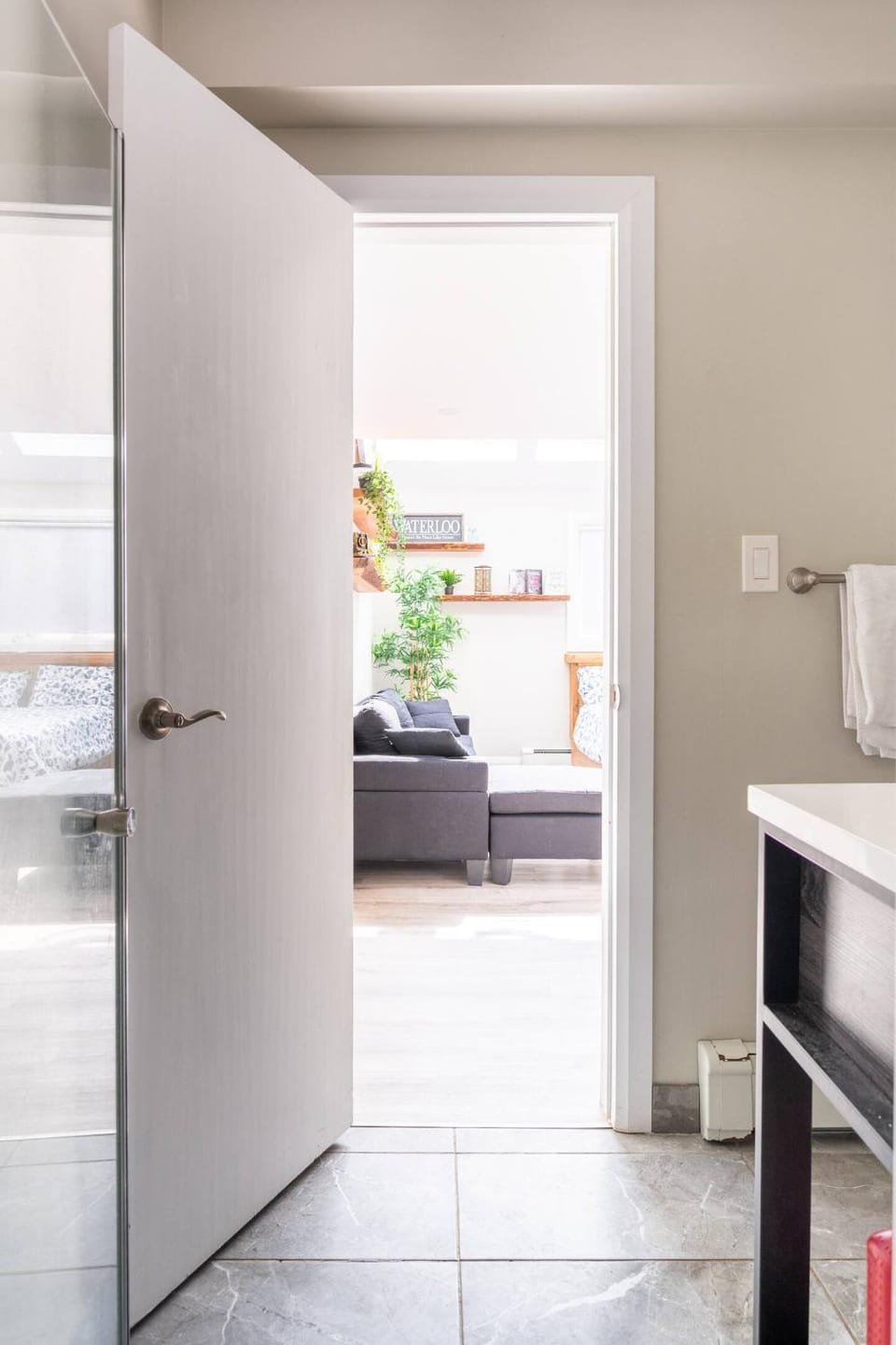ENTIRE BACHELOR UNIT EN-SUITE UPTOWN WATERLOO - e4 Apartment in Waterloo