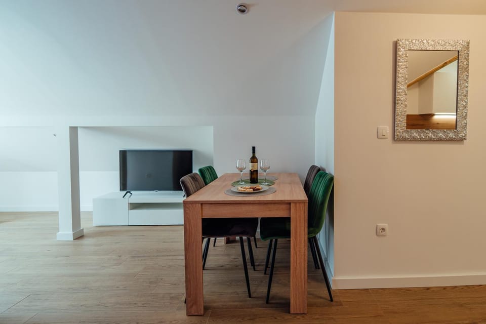 TV and multimedia, Dining area