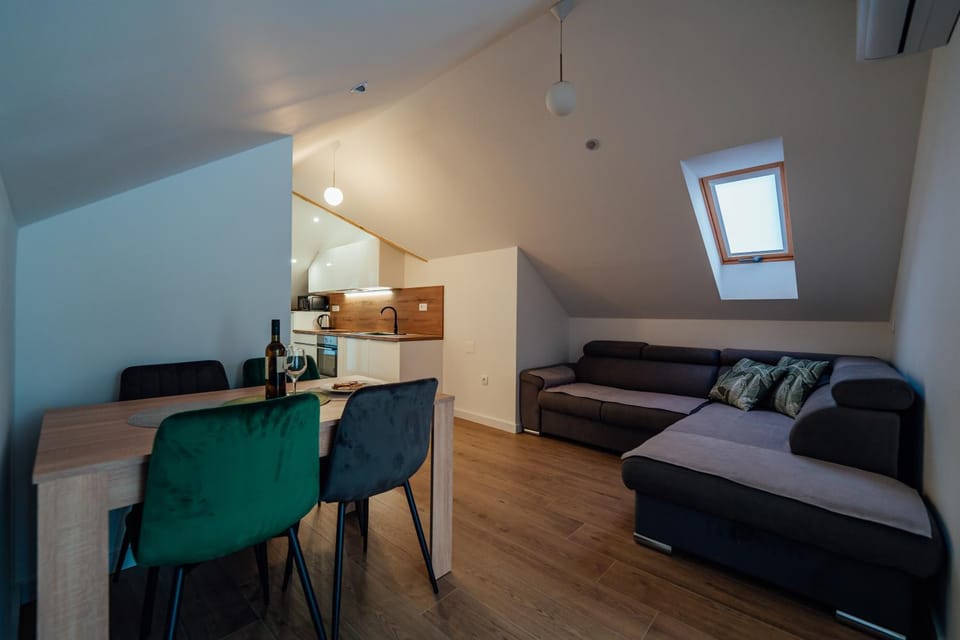 Kitchen or kitchenette, Seating area, Dining area