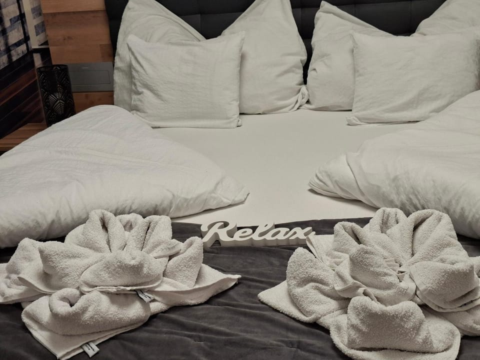 Bed, Photo of the whole room, Bedroom, towels