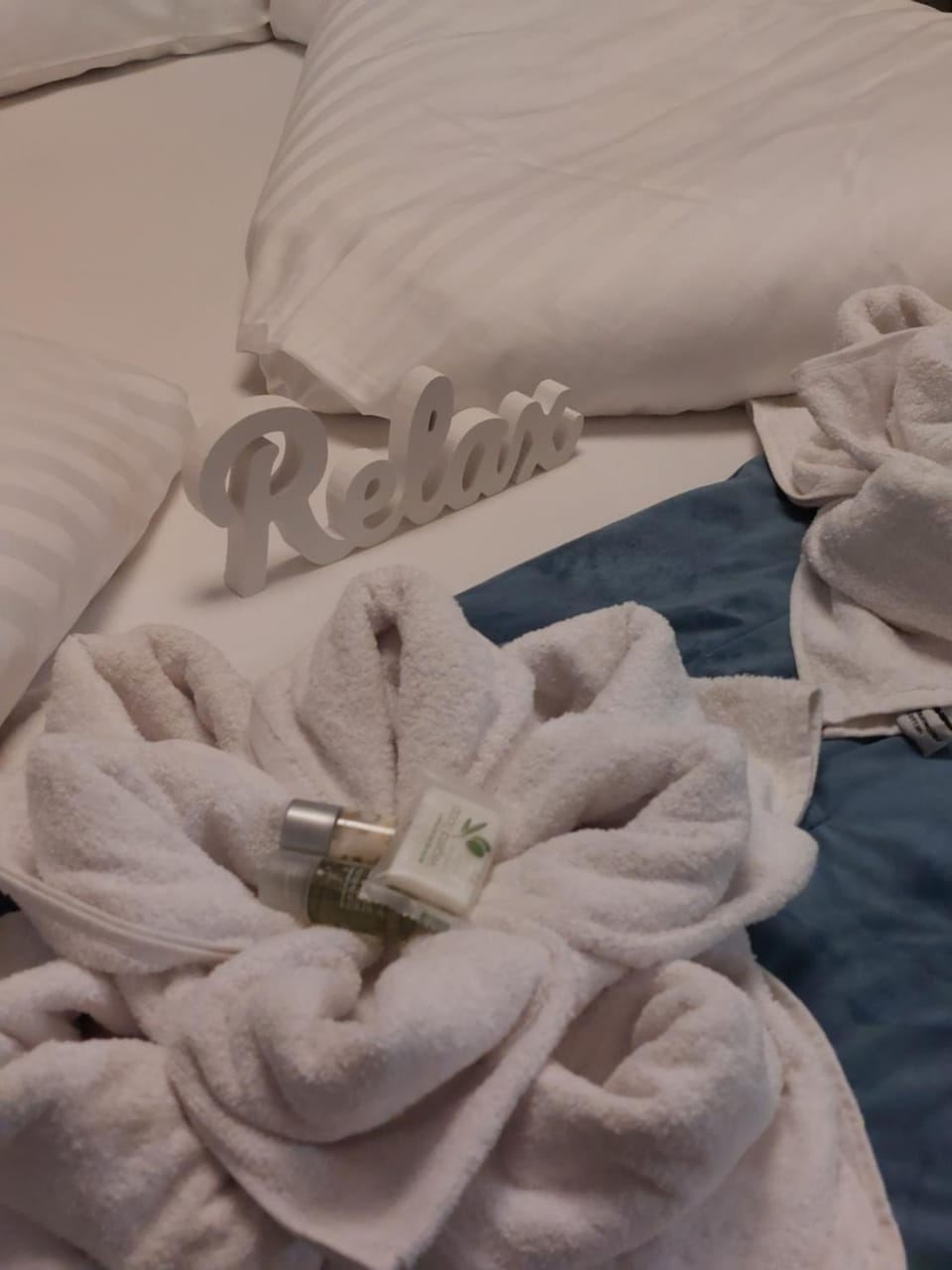 Bedroom, towels