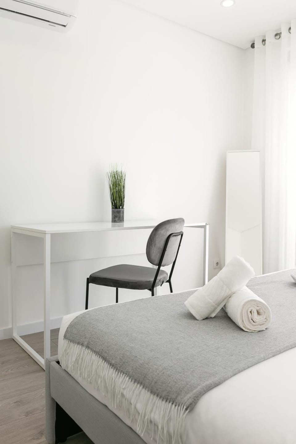 Bed, Photo of the whole room, Decorative detail, Bedroom, hair dresser, air conditioner