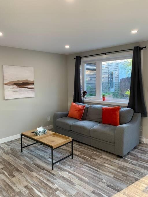 ENTIRE 2 BEDROOM APARTMENT DOWNTOWN - u5 Apartment in Waterloo