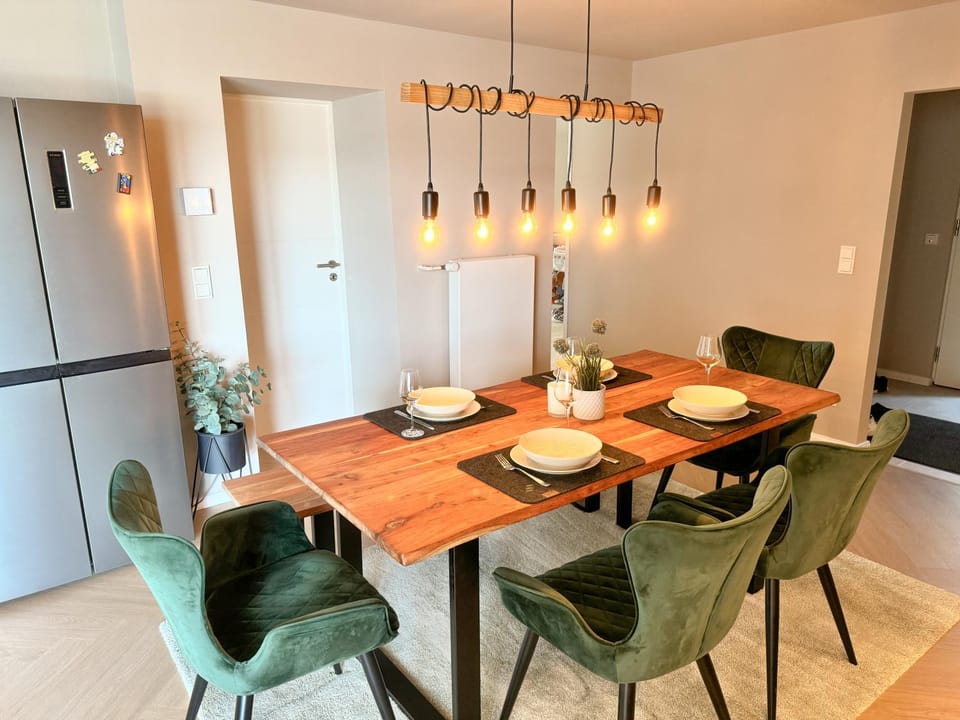 Seating area, Dining area