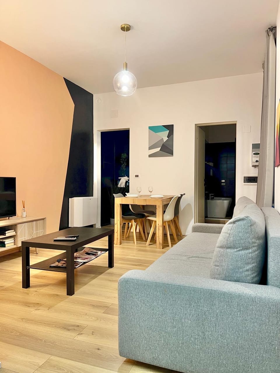 TV and multimedia, Living room, Seating area, Dining area