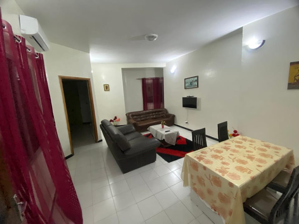 Communal lounge/ TV room, Living room, Seating area, air conditioner