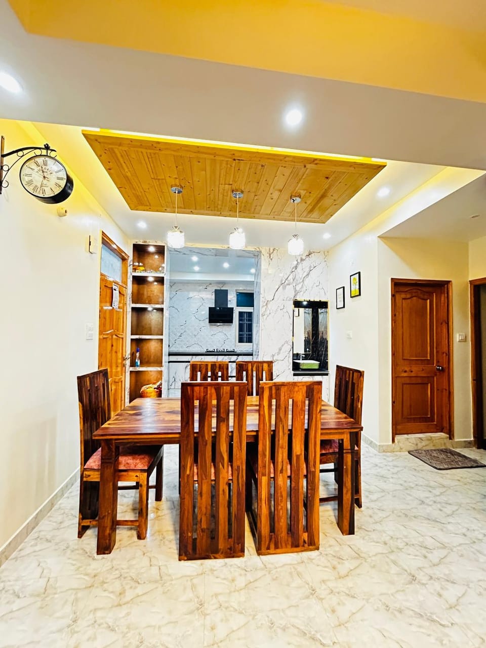 TV and multimedia, Kitchen or kitchenette, Living room, Seating area, Dining area
