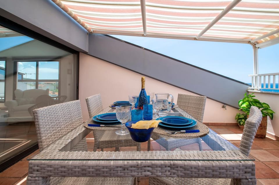Blue View Penthouse - Magnolia Holidays Apartment in Alghero