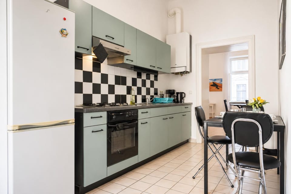 Kitchen or kitchenette, Dining area, oven, stove, toaster