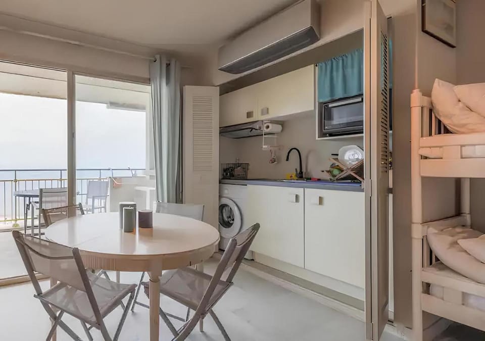 Natural landscape, Kitchen or kitchenette, Photo of the whole room, Sea view, pet friendly, stove