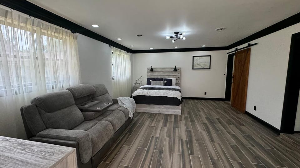 Bed, TV and multimedia, Photo of the whole room, Seating area