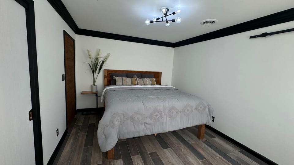 Photo of the whole room, Bedroom