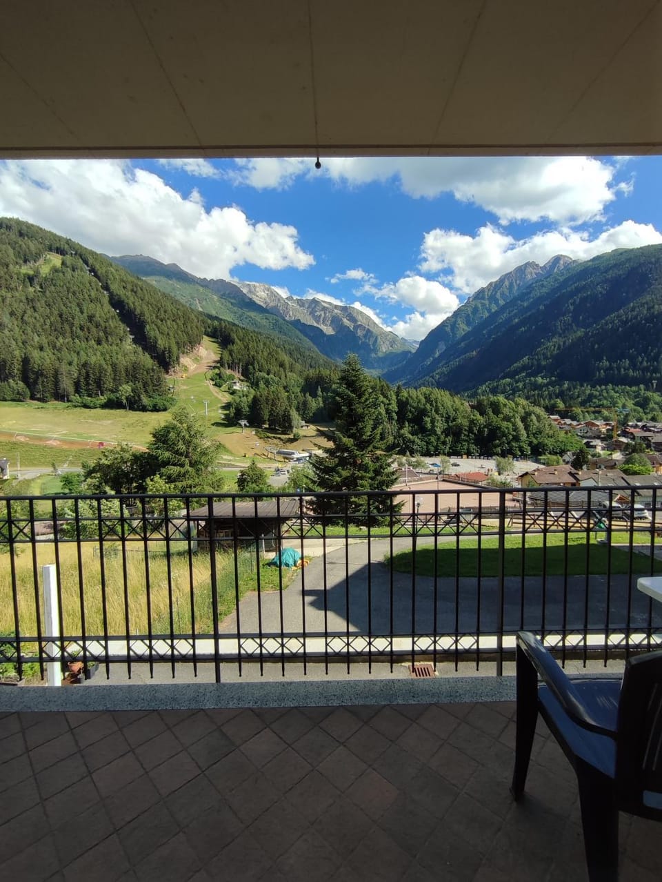 View (from property/room), Balcony/Terrace, Mountain view