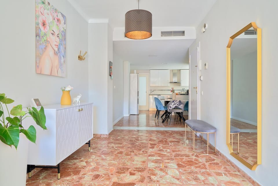 Kitchen or kitchenette, Dining area, air conditioner
