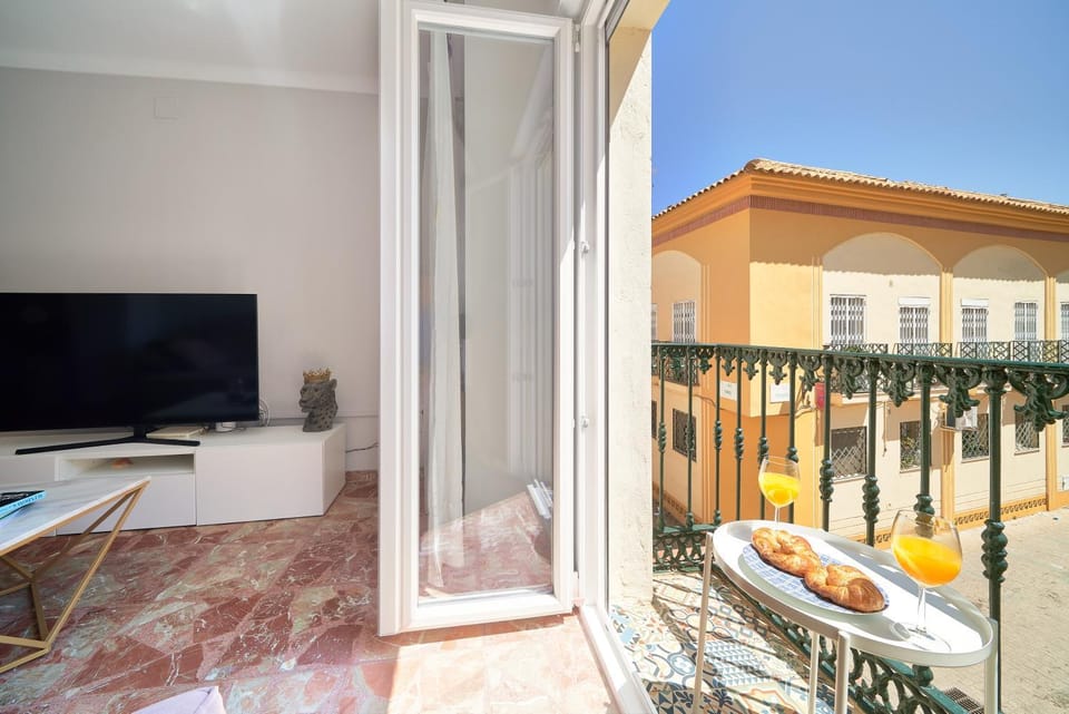 Patio, TV and multimedia
