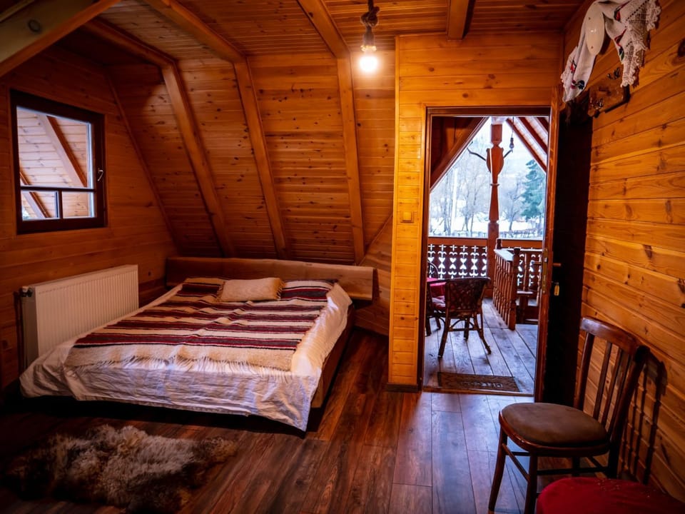 Bed, Photo of the whole room, Seating area, Bedroom
