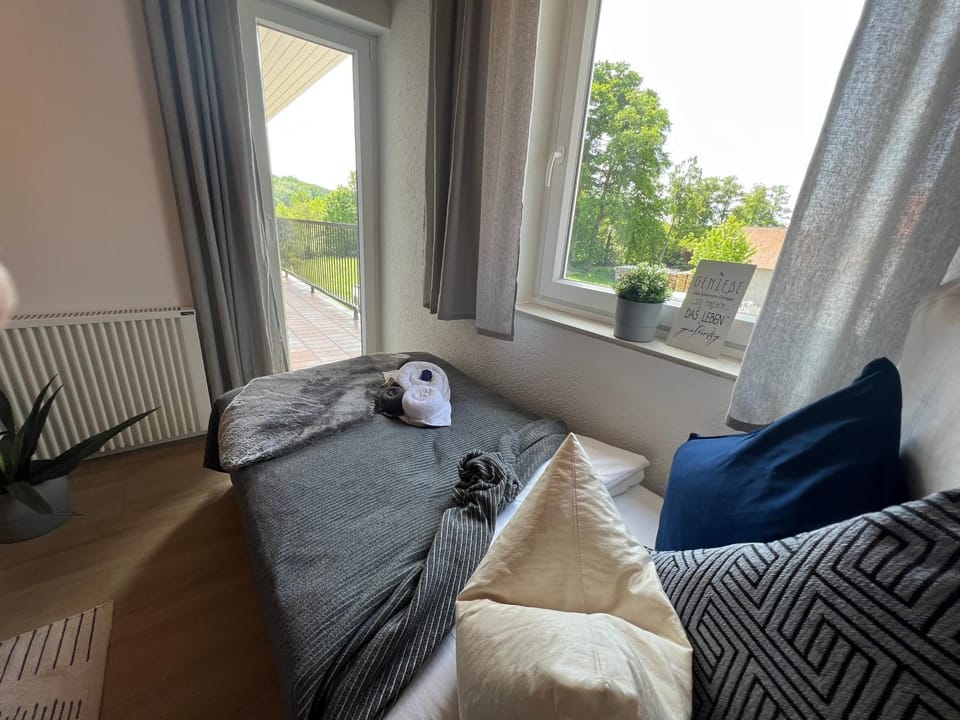Bed, Photo of the whole room, Bedroom, internet, towels