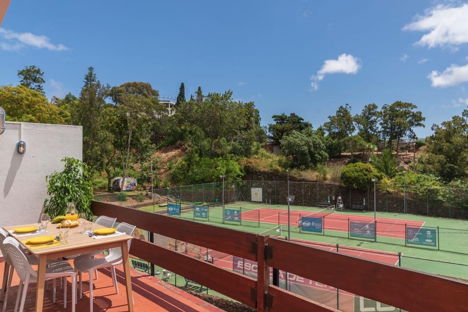 View (from property/room), Balcony/Terrace, Dining area