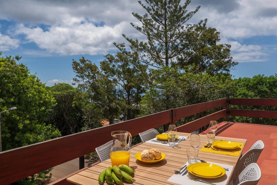 View (from property/room), Balcony/Terrace, Dining area