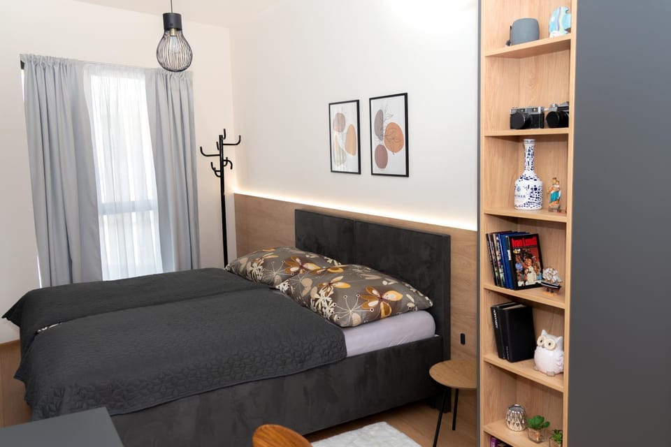 Library, Photo of the whole room, Bedroom