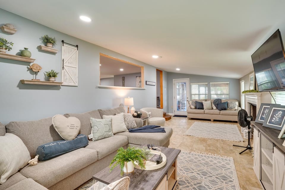 Lakefront Home w/ Screened Porches in Frostproof! House in Osceola County