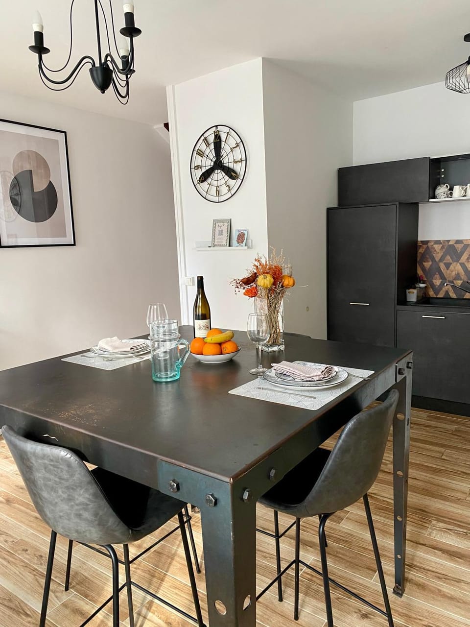 Kitchen or kitchenette, Dining area, oven