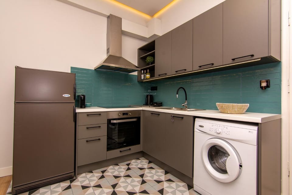 Kitchen or kitchenette, pet friendly, stove, washing machine